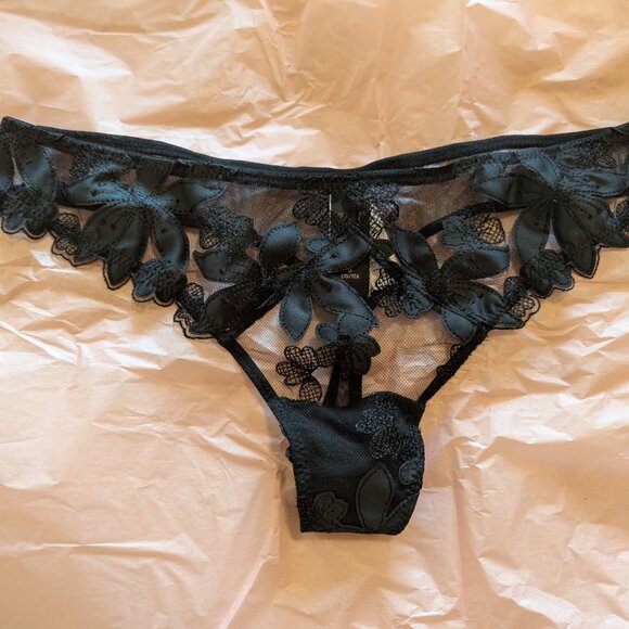 Victoria's Secret Black Lack Thongs Lot of 2 NWT - Picture 6 of 8